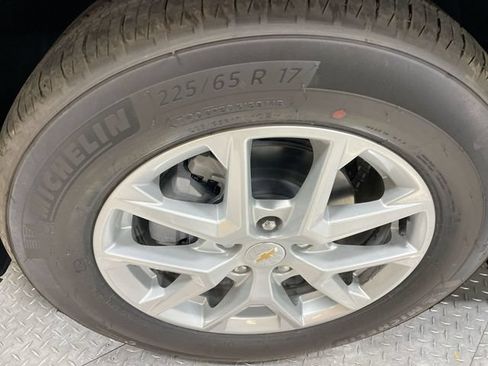 Used 2023 Chevrolet Equinox LS FWD image 10