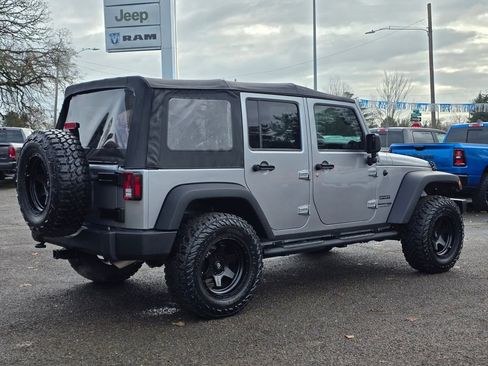 Used 2018 Jeep Wrangler Unlimited Sport w/ Connectivity Group image 2