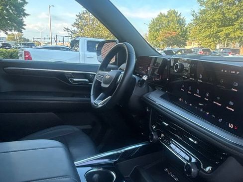 Used 2025 Chevrolet Tahoe LT AWD/4WD image 17