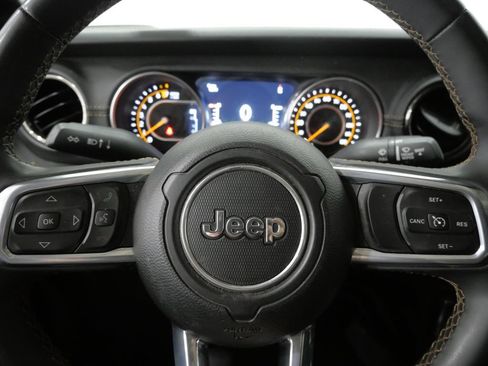 Certified 2023 Jeep Gladiator Overland AWD/4WD image 16