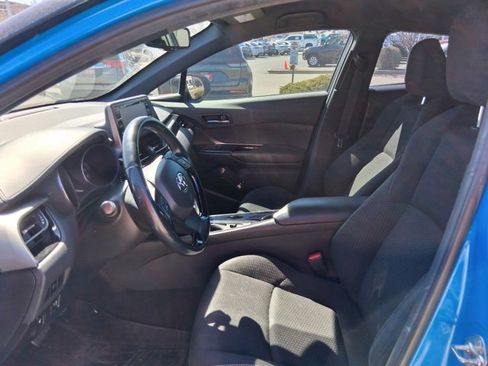 Used 2019 Toyota C-HR XLE image 3