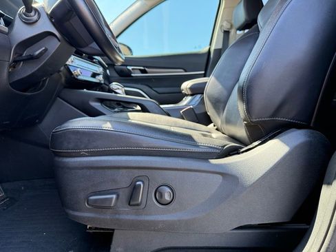 Used 2023 Kia Telluride S AWD/4WD image 9