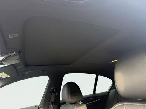 Used 2023 BMW 530e w/ M Sport Package image 11