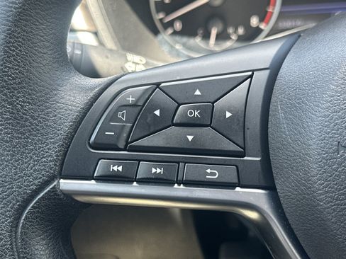 Used 2025 Nissan Altima 2.5 SV FWD image 24