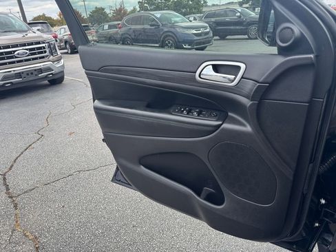 Used 2020 Jeep Grand Cherokee Altitude image 19