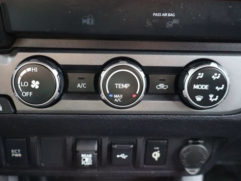 Used 2020 Toyota Tacoma TRD Off-Road AWD/4WD image 14