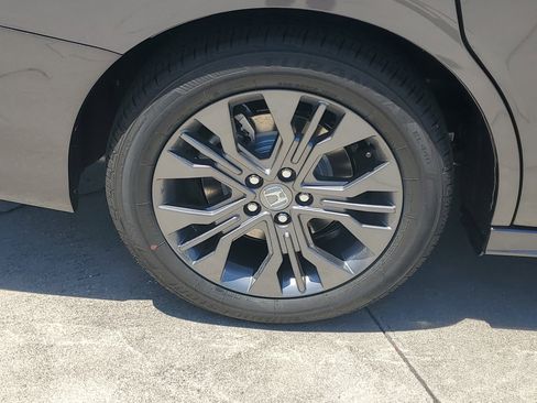 New 2026 Honda Odyssey Touring image 8