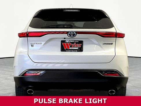 Used 2022 Toyota Venza LE AWD/4WD image 5