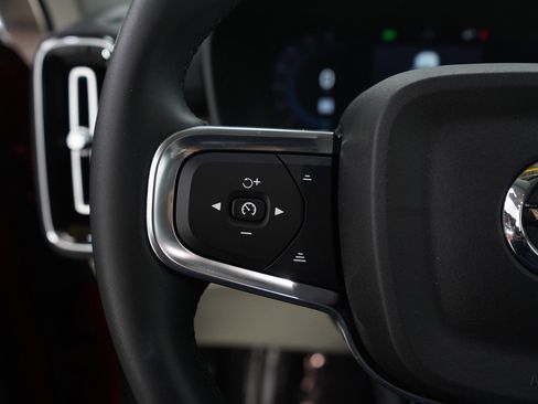 Used 2023 Volvo XC40 B5 Ultimate w/ Protection Package Premier image 18