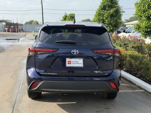 Certified 2025 Toyota Highlander LE FWD image 6
