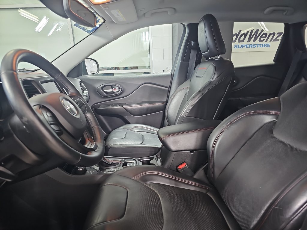 Used 2019 Jeep Cherokee Trailhawk AWD/4WD image 18