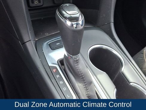 Used 2018 Chevrolet Equinox LT w/ Sun & Infotainment Package image 11