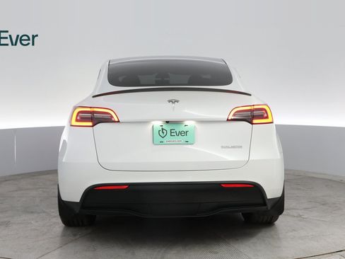 Used 2023 Tesla Model Y Performance image 13