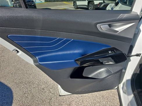 Used 2024 Volkswagen ID.4 S image 9