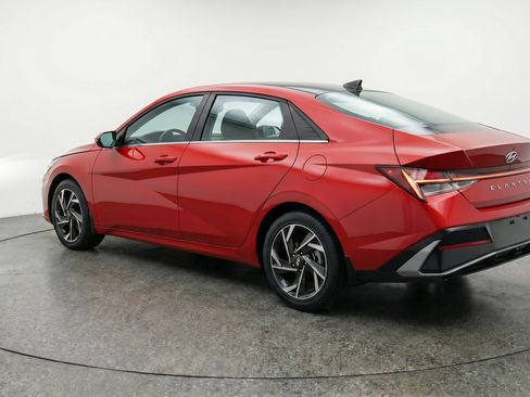 Used 2025 Hyundai Elantra SEL FWD image 6