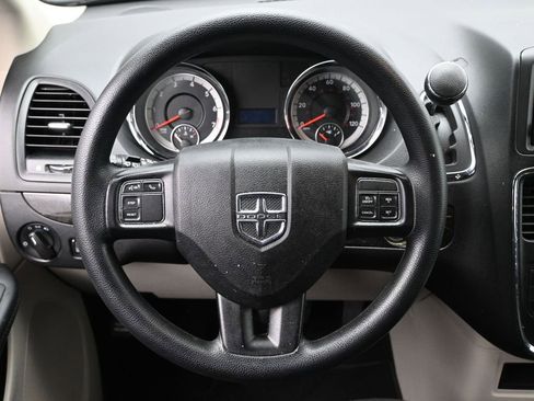 Used 2020 Dodge Grand Caravan SE w/ UConnect Hands-Free Group image 20