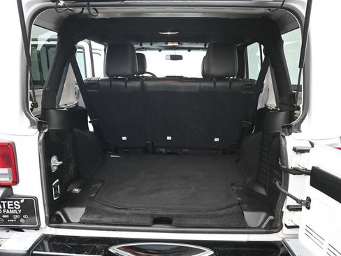Used 2018 Jeep Wrangler Unlimited Sahara AWD/4WD image 24