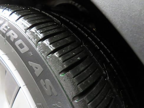 Used 2024 Tesla Model Y Long Range image 7