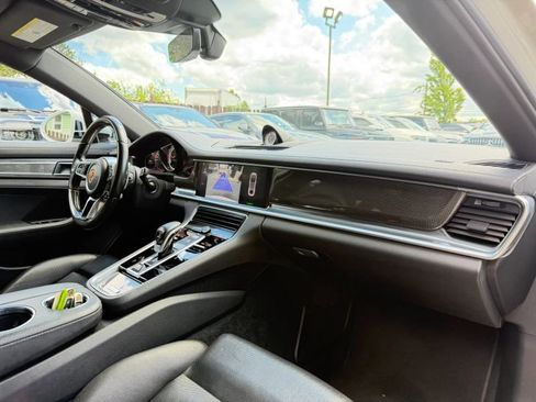Used 2018 Porsche Panamera 4 w/ Premium Package AWD/4WD image 32
