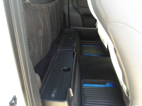 Used 2016 Toyota Tacoma SR image 12