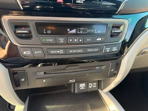 Used 2021 Honda Pilot Touring image 21