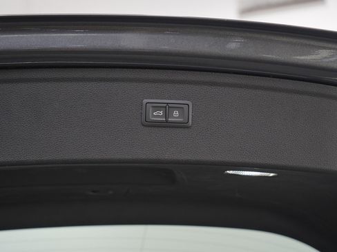 Used 2024 Audi Q5 e Premium Plus w/ Premium Plus Package image 12