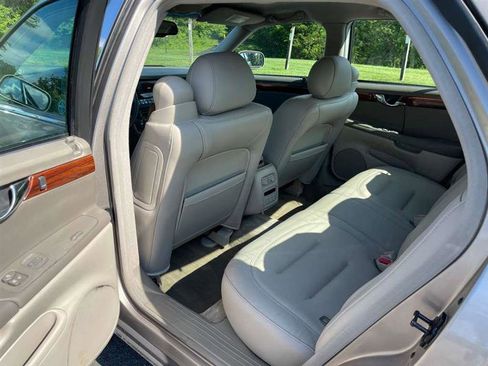 Used 2003 Cadillac De Ville w/ Comfort & Convenience Package FWD image 90