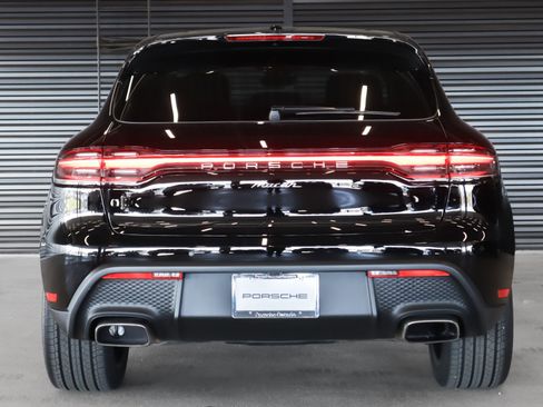 Used 2025 Porsche Macan image 9