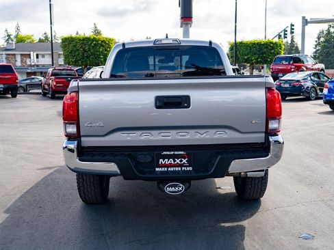 Used 2018 Toyota Tacoma SR5 AWD/4WD image 10