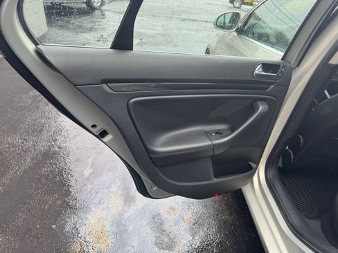 Used 2010 Volkswagen Jetta TDI FWD image 17