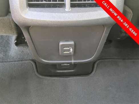Used 2023 GMC Terrain SLT image 16