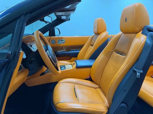 Used 2017 Rolls-Royce Dawn RWD image 11