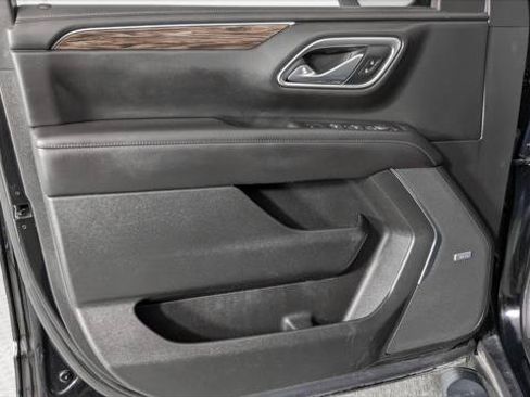 Used 2021 Chevrolet Suburban Z71 w/ Z71 Signature Package AWD/4WD image 13