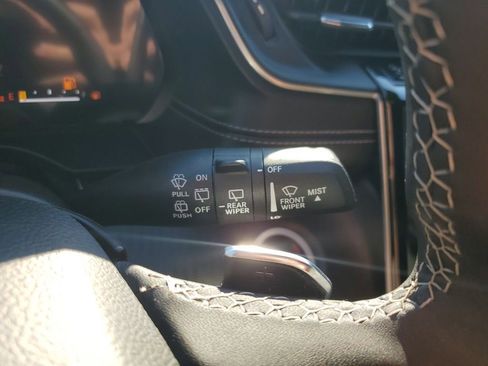 Used 2023 Jeep Grand Cherokee Altitude image 35