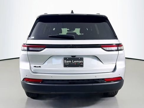 New 2025 Jeep Grand Cherokee Laredo image 6