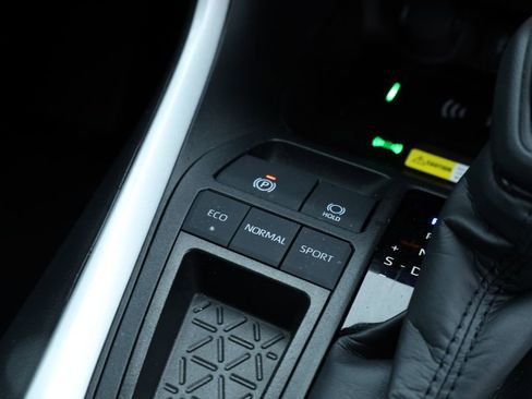 Used 2025 Toyota RAV4 XLE image 14