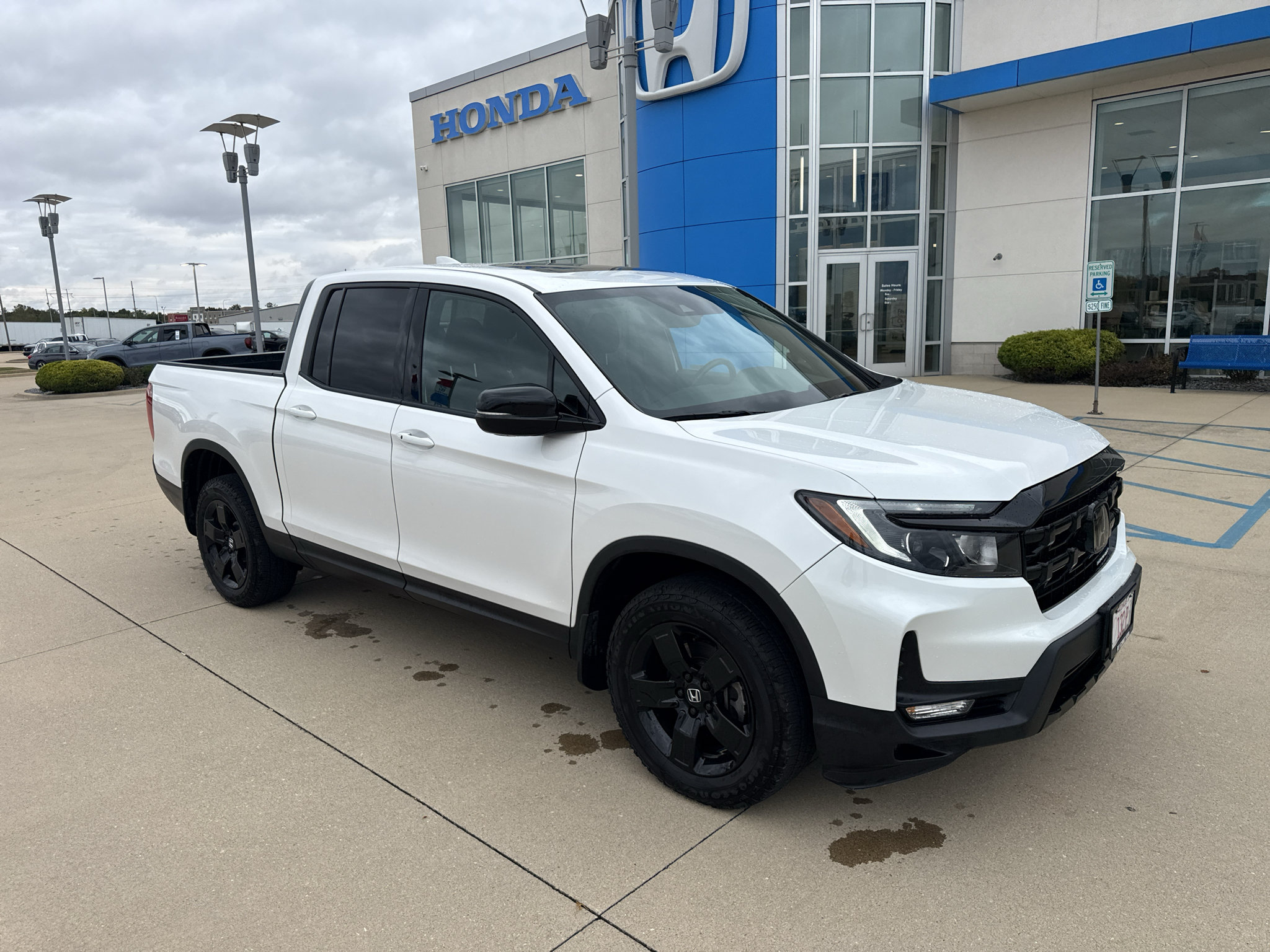Used 2024 Honda Ridgeline Black Edition image 3