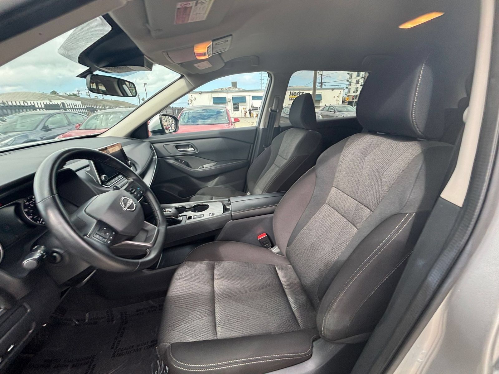 Used 2025 Nissan Rogue SV FWD image 26