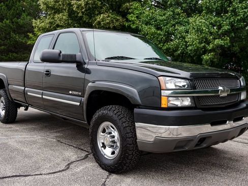 Used 2004 Chevrolet Silverado 2500 LS AWD/4WD image 2