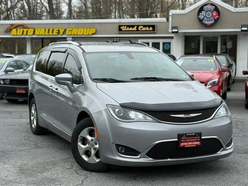 Used 2017 Chrysler Pacifica Touring-L Plus FWD image 1