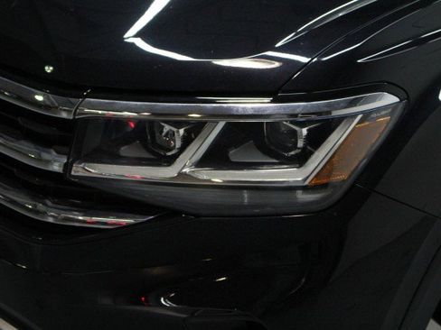 Used 2022 Volkswagen Atlas Cross Sport SE image 2