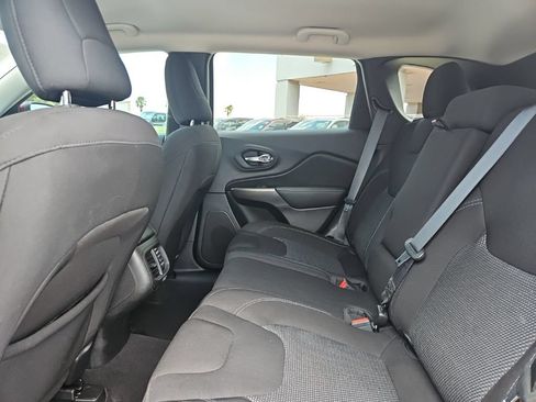 Used 2021 Jeep Cherokee Latitude AWD/4WD image 22