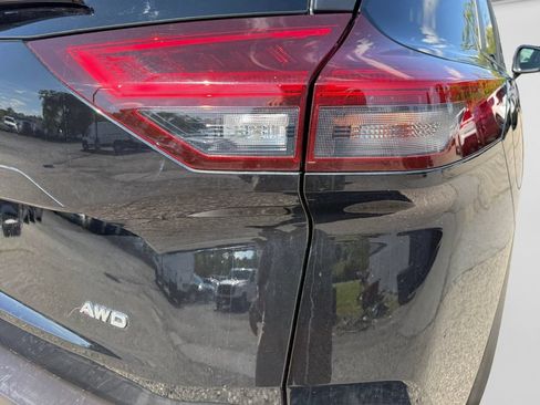 Used 2021 Nissan Rogue S AWD/4WD image 19