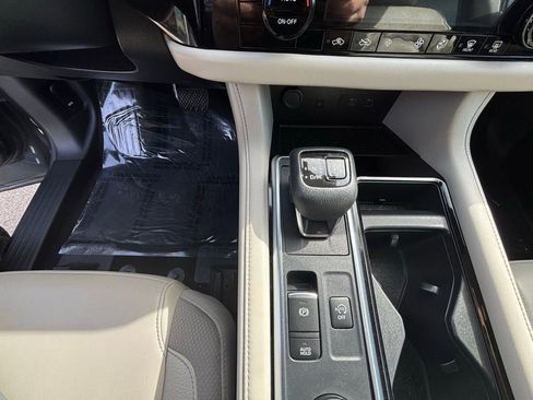 Used 2023 Nissan Pathfinder SL image 6