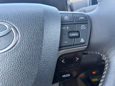 Used 2025 Toyota Camry SE FWD image 19
