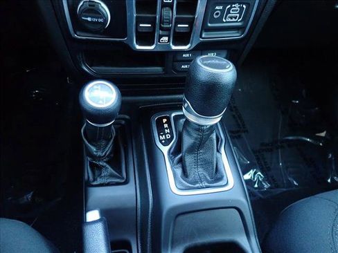 Used 2021 Jeep Gladiator Willys image 20