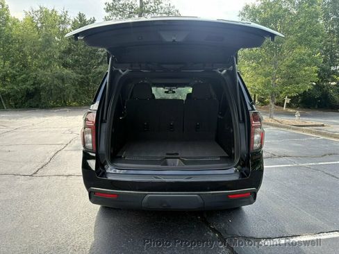 Used 2022 Chevrolet Suburban RST w/ Luxury Package RWD image 9