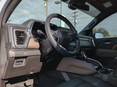 Certified 2025 GMC Canyon Denali image 8