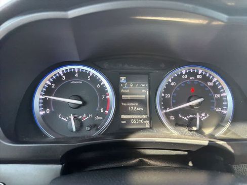 Used 2017 Toyota Highlander XLE image 19