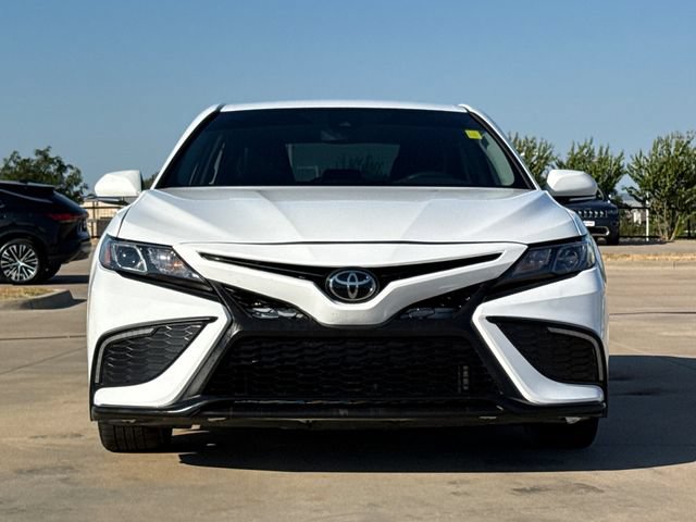 Used 2024 Toyota Camry SE FWD image 2
